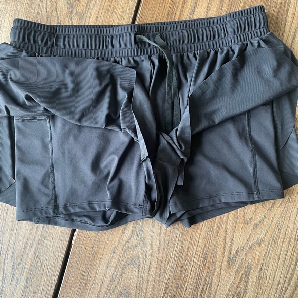 Athleta Women’s Black Athletic Shorts W Inner Spandex With Pockets Size Large - Picture 6 of 9